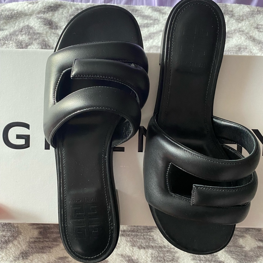 Givenchy G Flat sandals